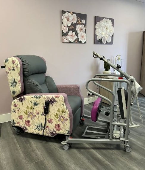 SA180C compact sit-to-stand aid